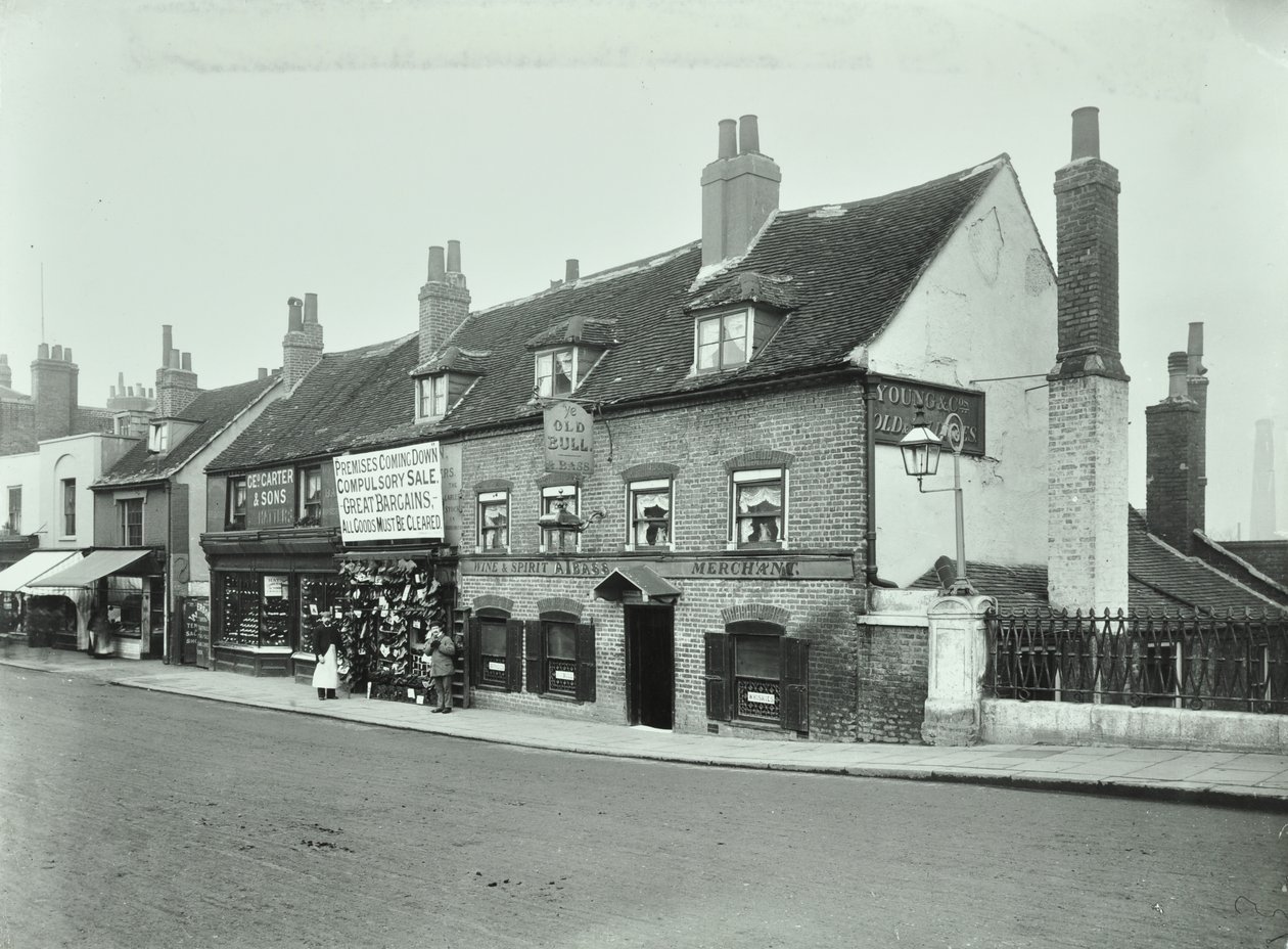 Old Bull, Wandsworth High Street, 1897 alkotó: English Photographer