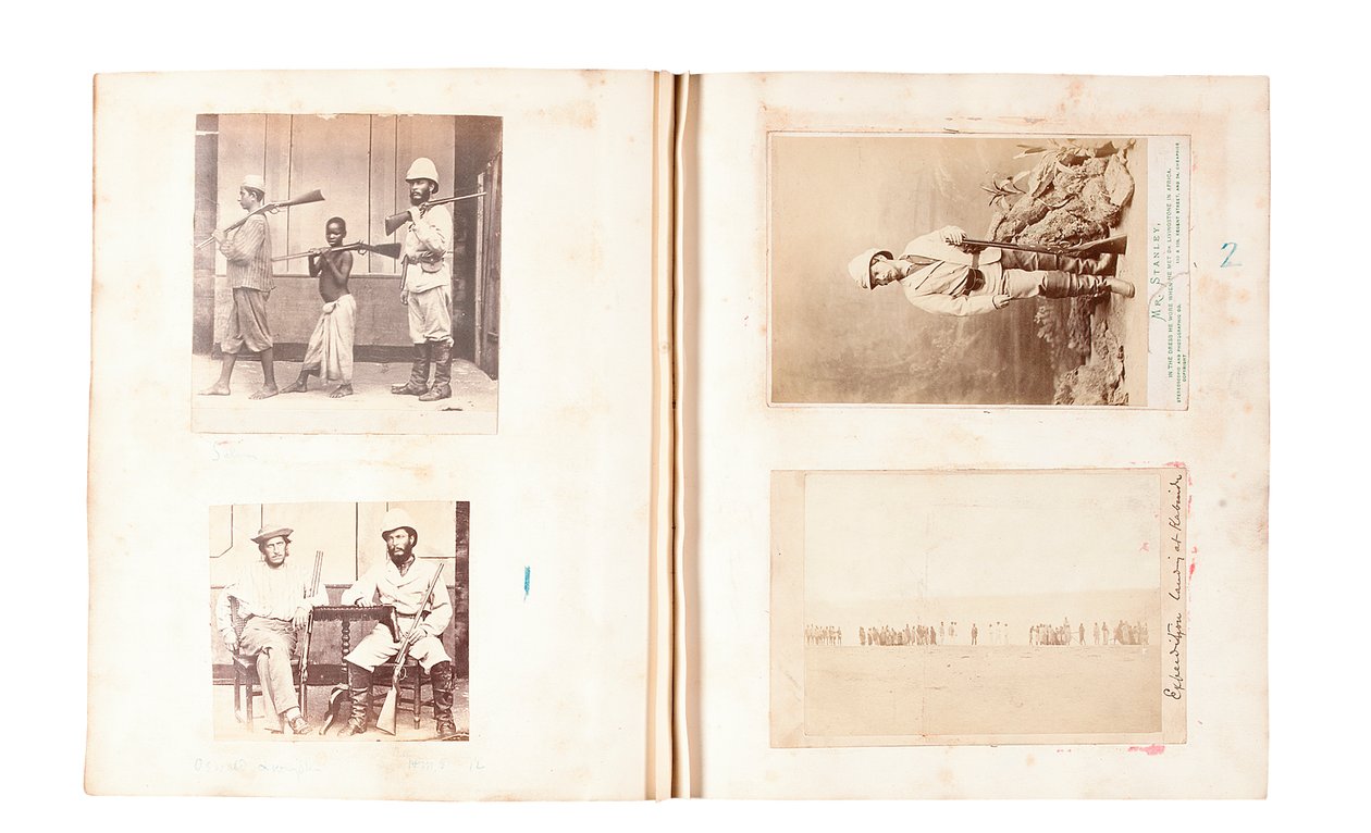 Oldalak egy Henry Morton Stanley albumból (f/w fotó) alkotó: English Photographer
