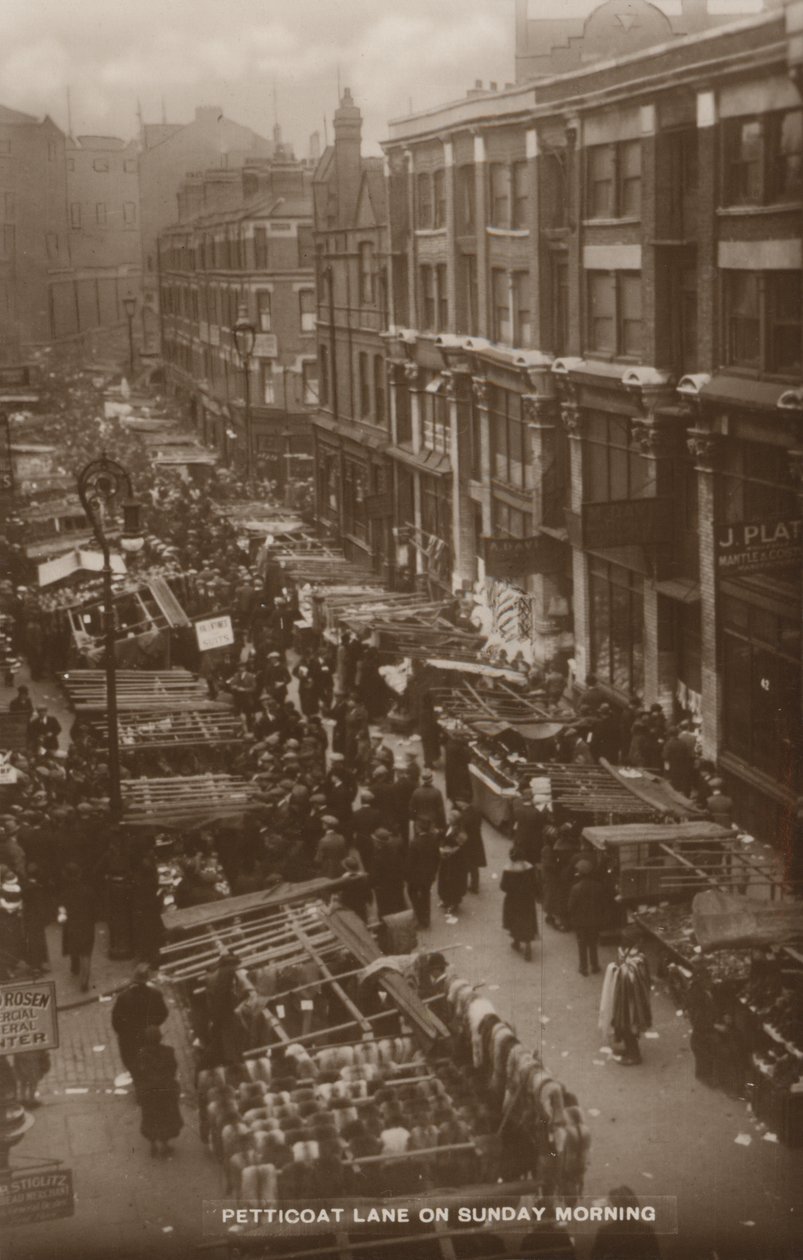 Petticoat Lane, London, vasárnap reggel (fekete-fehér fotó) alkotó: English Photographer