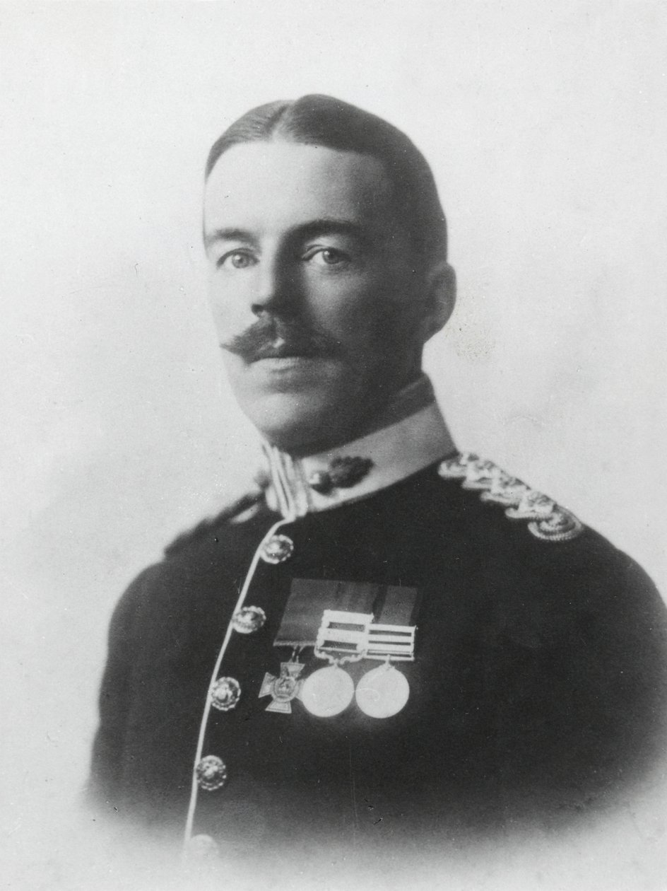 Herbert Augustine Carter kapitány portréja, 1903 alkotó: English Photographer