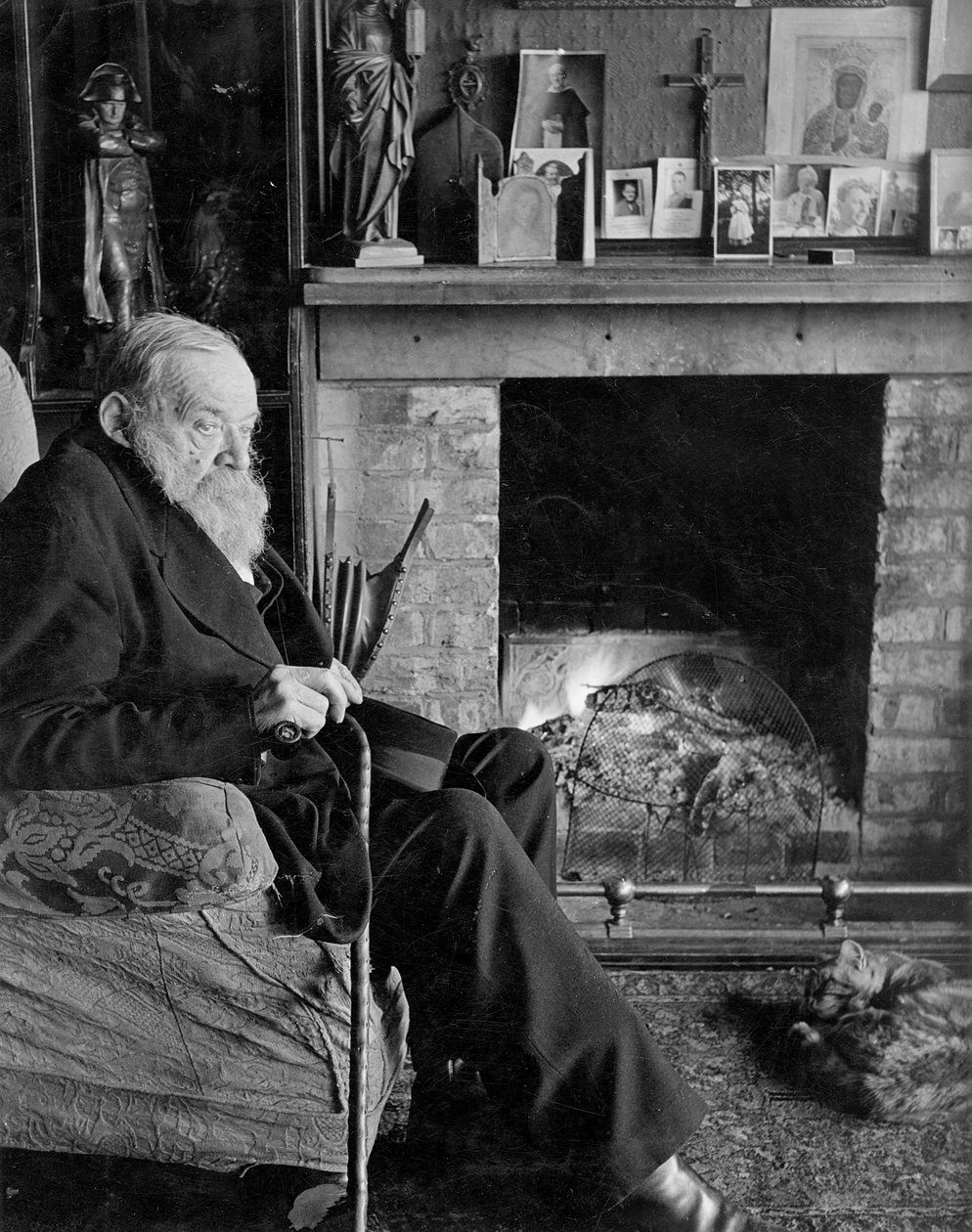 Hilaire Belloc portréja a házában, Kings Land, Shipley, West Sussex alkotó: English Photographer