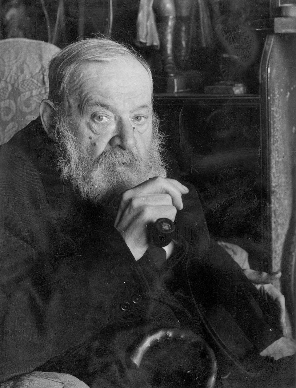 Hilaire Belloc portréja a házában, Kings Land, Shipley, West Sussex alkotó: English Photographer