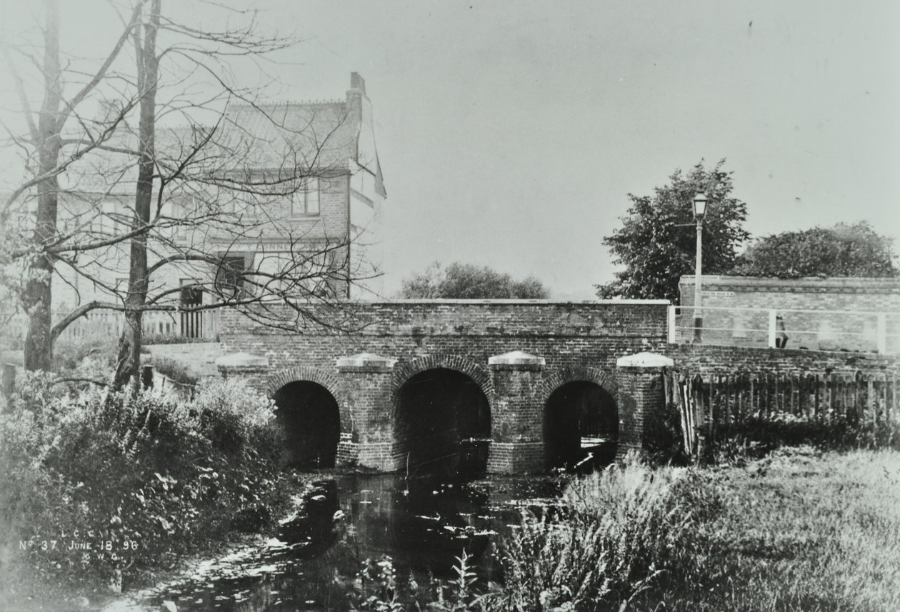 Roe Bridge, Mitcham Lane, 1897 alkotó: English Photographer