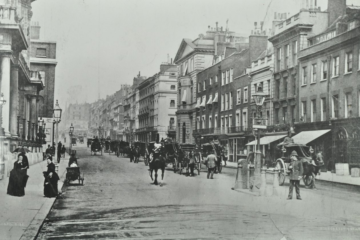 Saint Jamess Street, Westminster LB: északra nézve a Pall Mall bevásárlóközponttól, 1895 alkotó: English Photographer