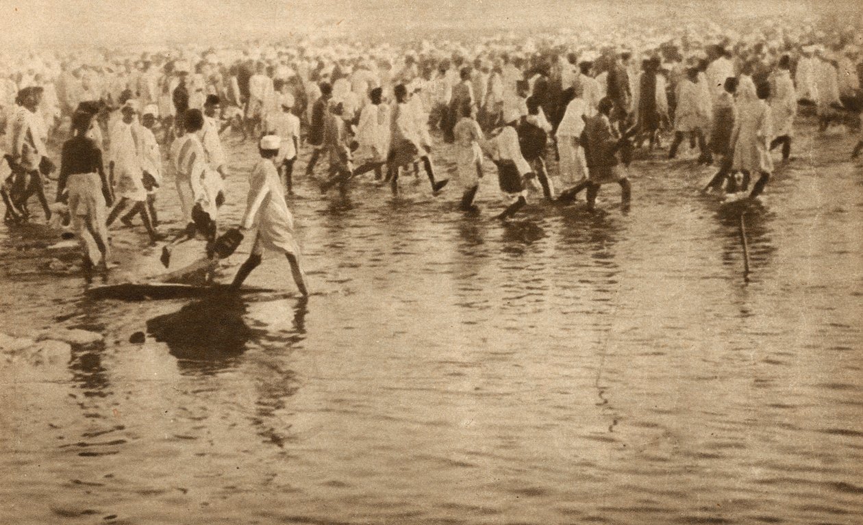 Mahatma Gandhi támogatói tüntetnek a brit sóadó ellen Indiában alkotó: English Photographer