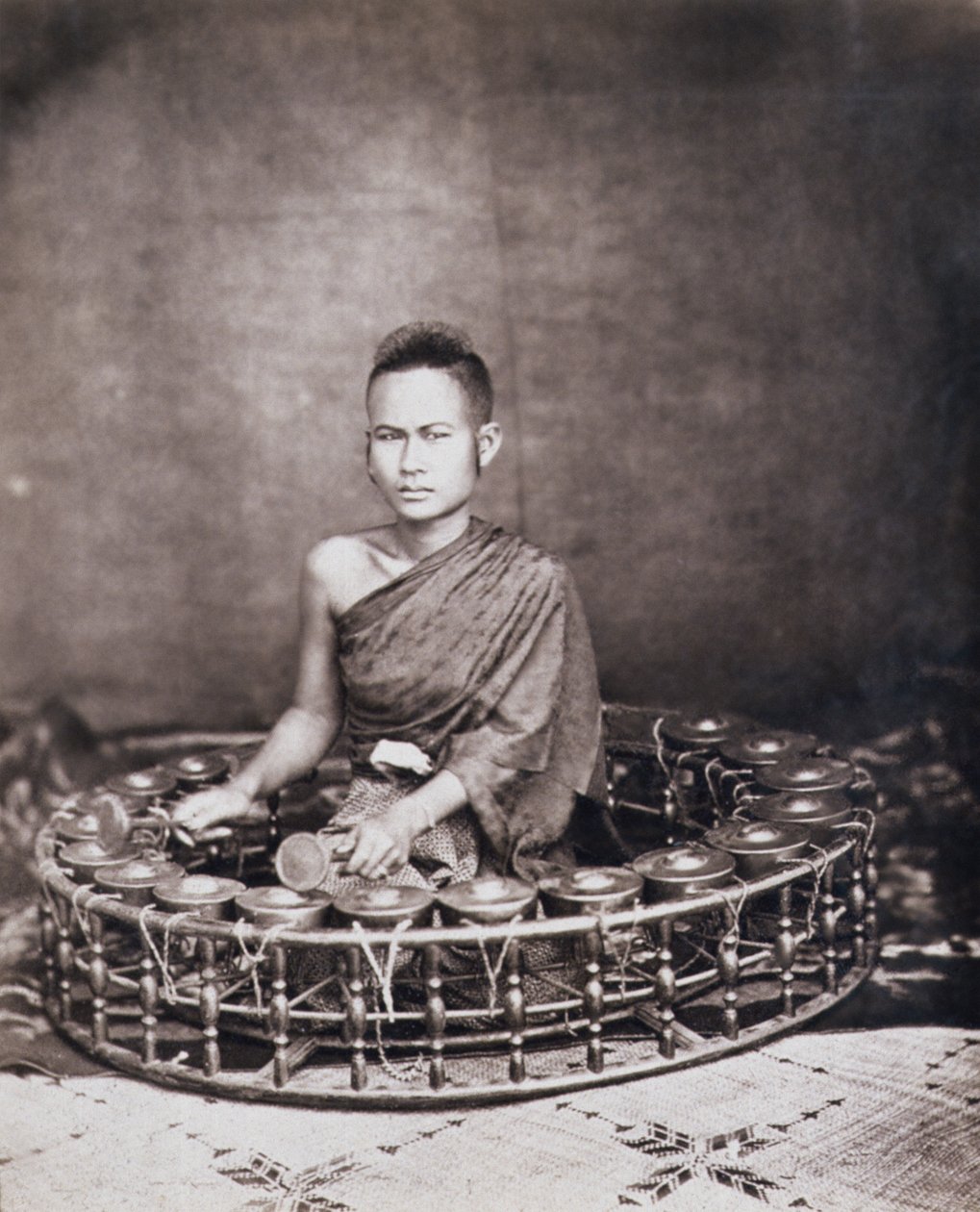 Thai zenész, 1870 körül (albumnyomat) alkotó: English Photographer