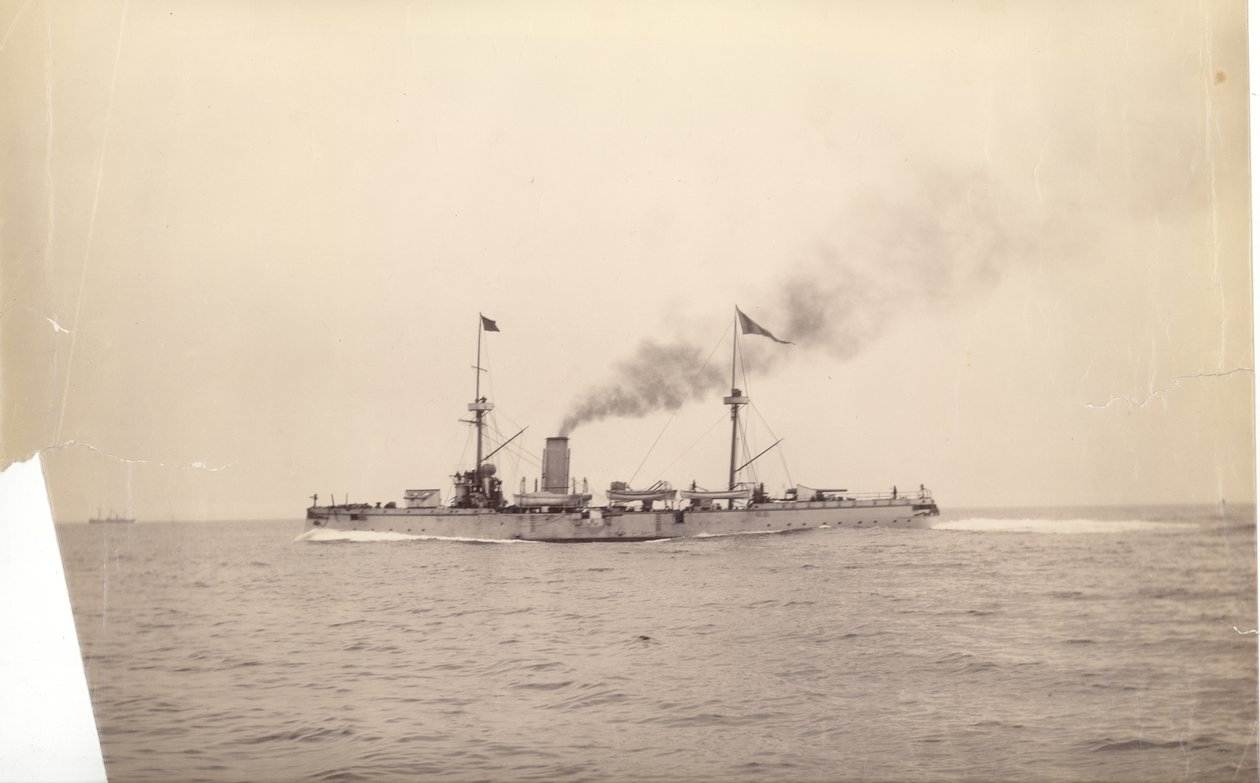 A "Chih Yuan" a tengeren, 1886 körül alkotó: English Photographer
