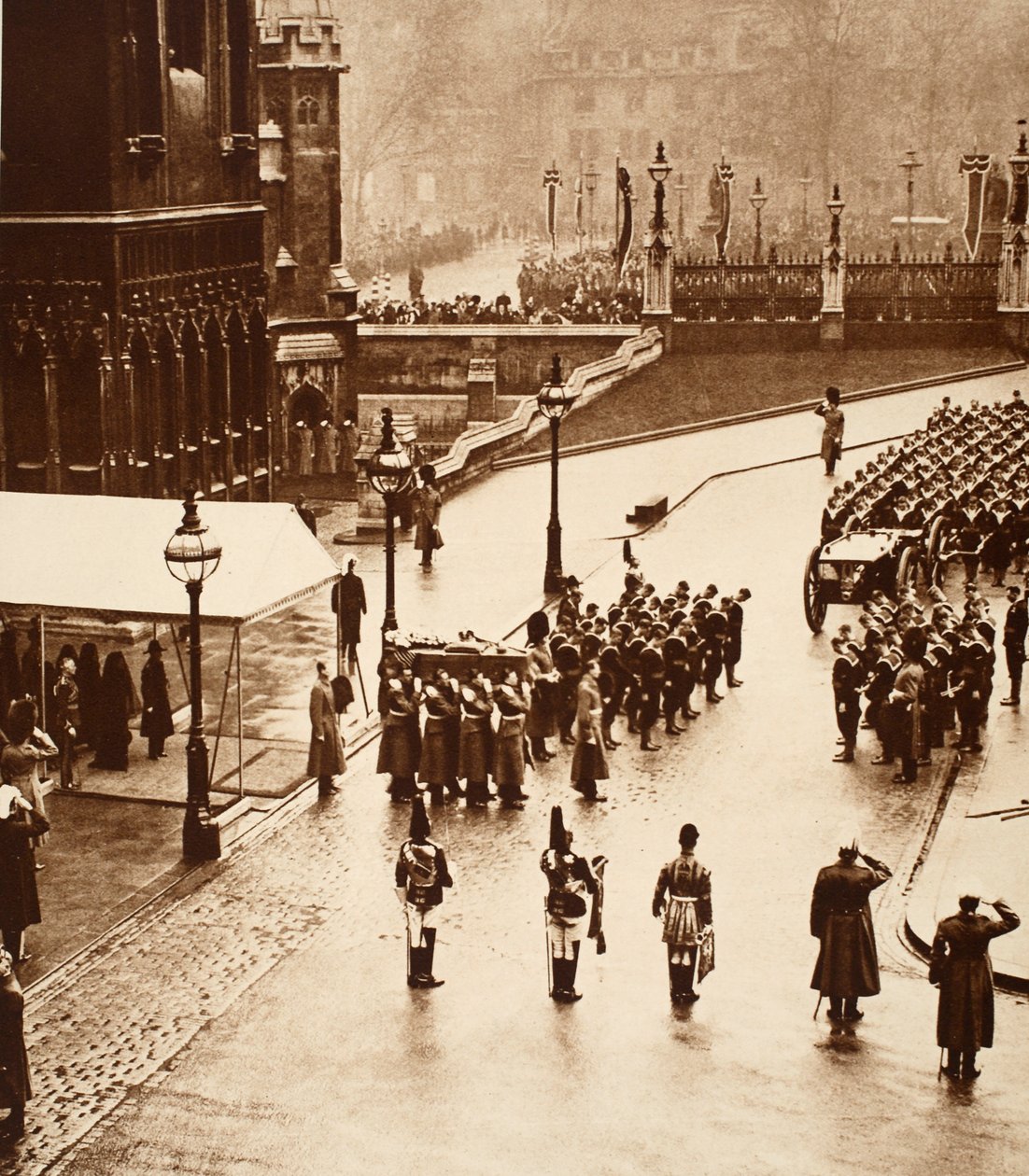 A temetési menet megalakulása a Westminster Hallban, 1936 alkotó: English Photographer