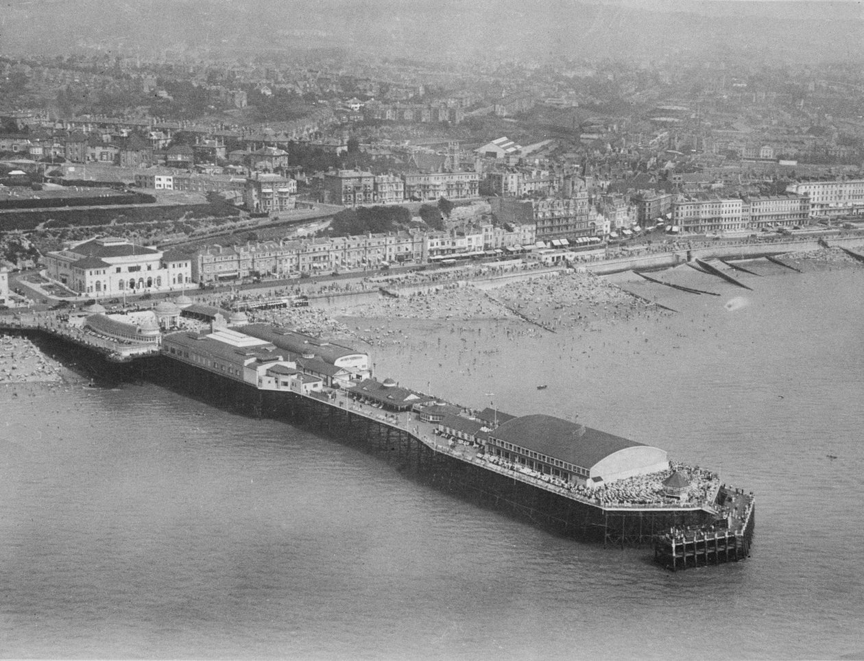 The Pier, Hastings, 1930 körül alkotó: English Photographer