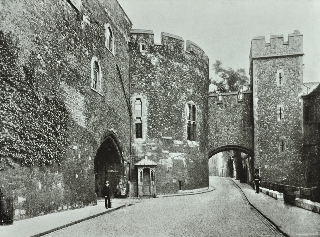 Londoni Tower, Tower Hill: The Bloody Tower, 1890 alkotó: English Photographer