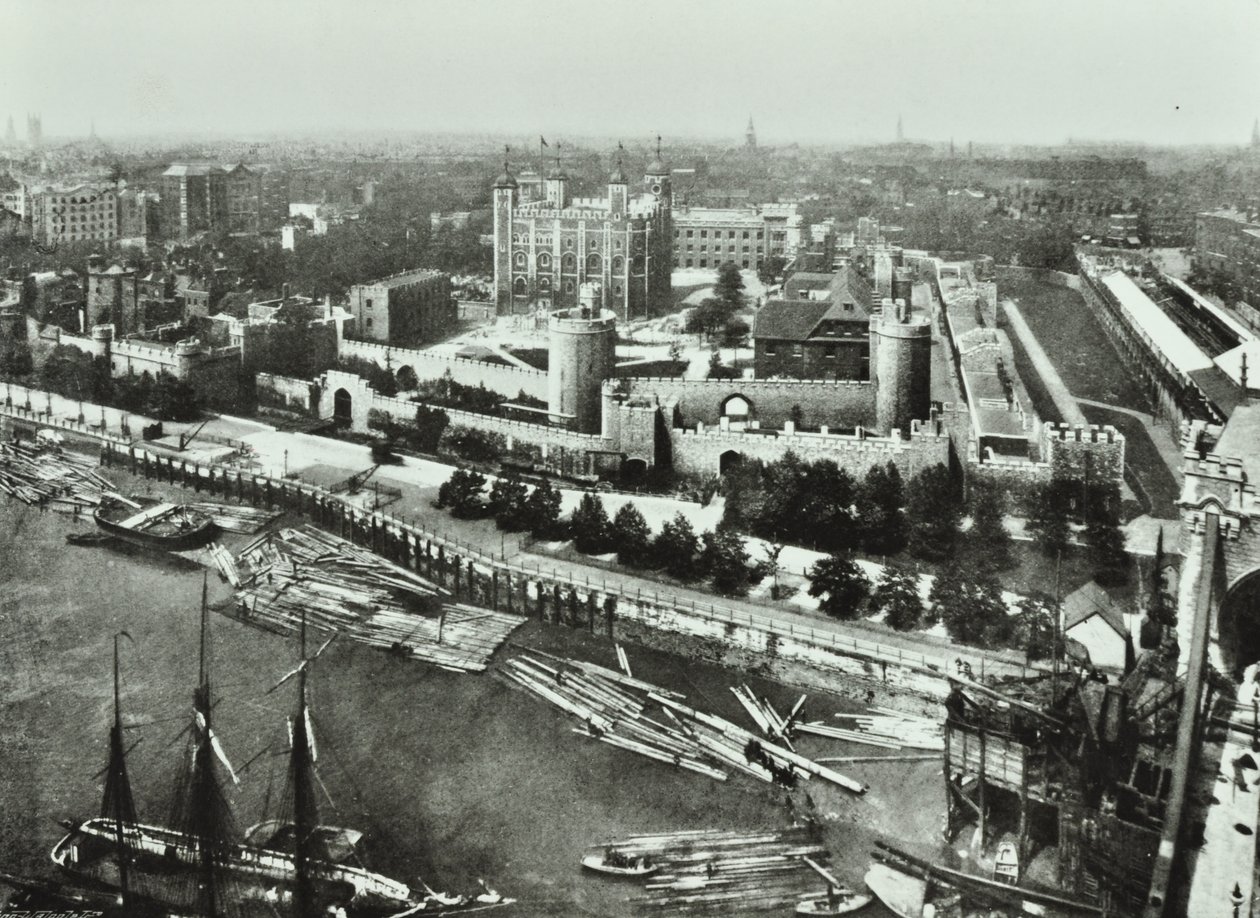 Tower of London, Tower Hill: a Tower Bridge felől, 1890 alkotó: English Photographer