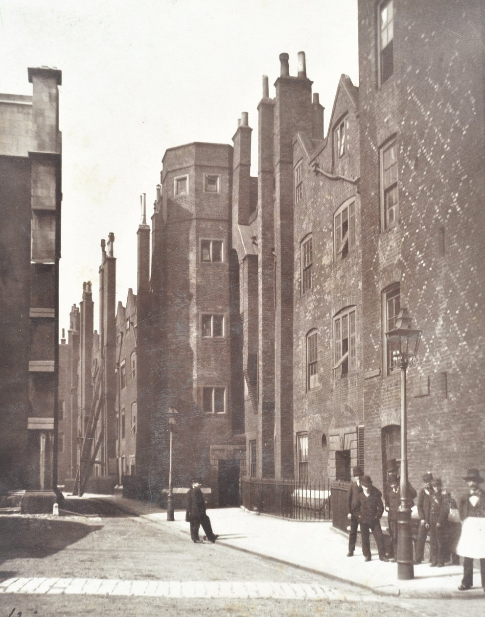 Kilátás a Lincolns Inn Old Square-re, London, 1876 alkotó: English Photographer