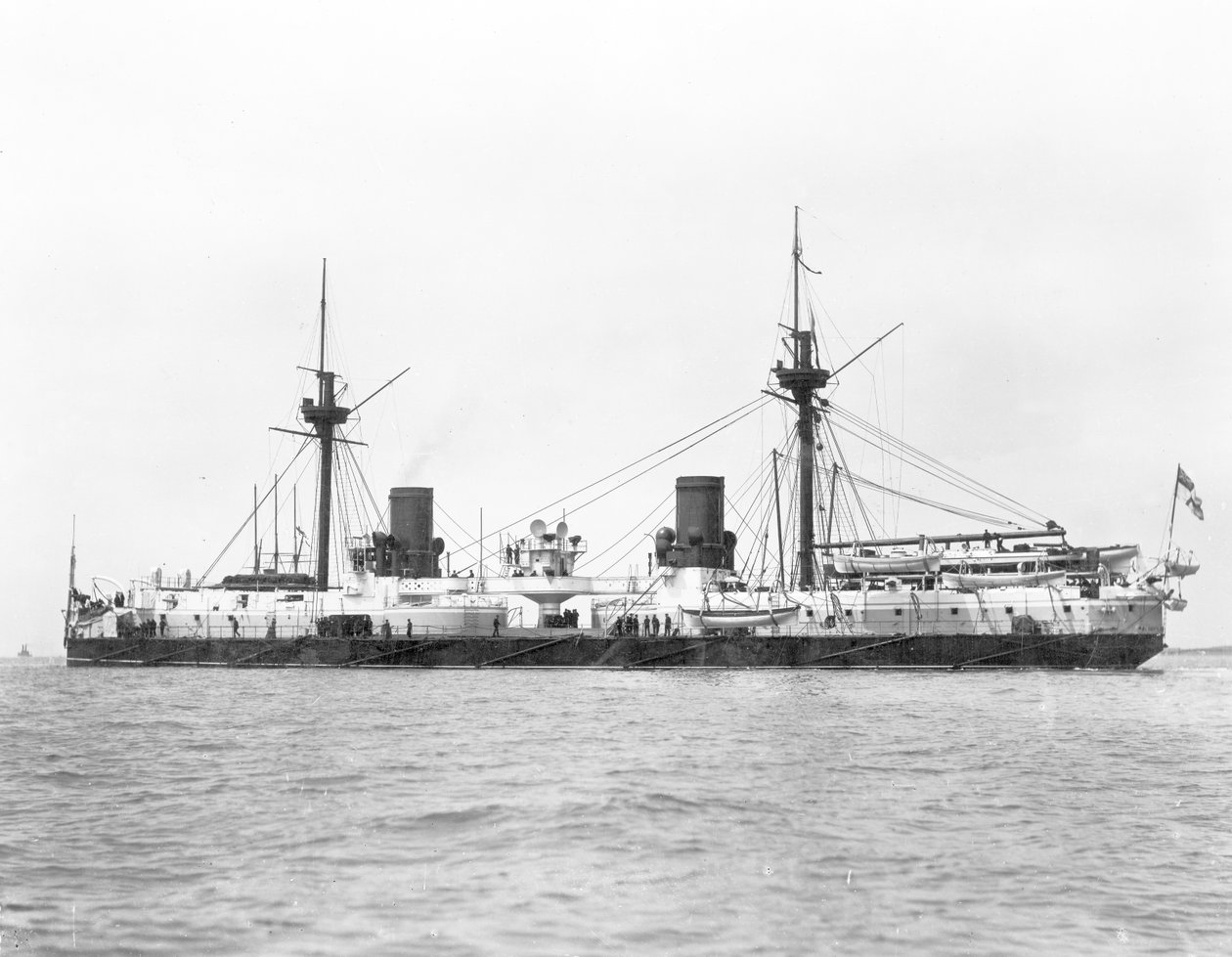 A HMS Inflexible (1876-ban felbocsátott) vaskalapos csatahajó képe, amely az 1885-ös katonai szerelékké való átalakítás után készült (f/w fotó) alkotó: English Photographer