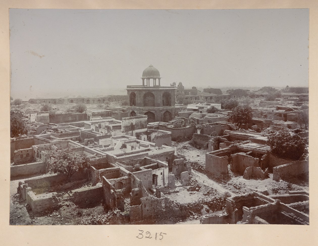 Falu Purana Qila belsejében, kilátás Sher Mandal körül, 1908-1911 körül (fekete-fehér fotó) alkotó: English Photographer