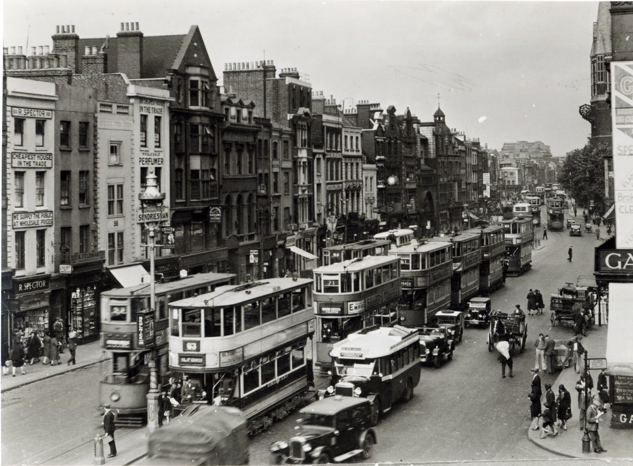 Whitechapel High Street, London, 1930 körül alkotó: English Photographer