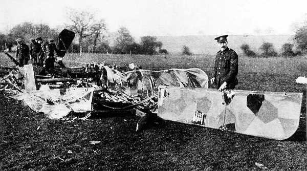 A Raider roncsai Essexben, 1918. január 28-án alkotó: English Photographer