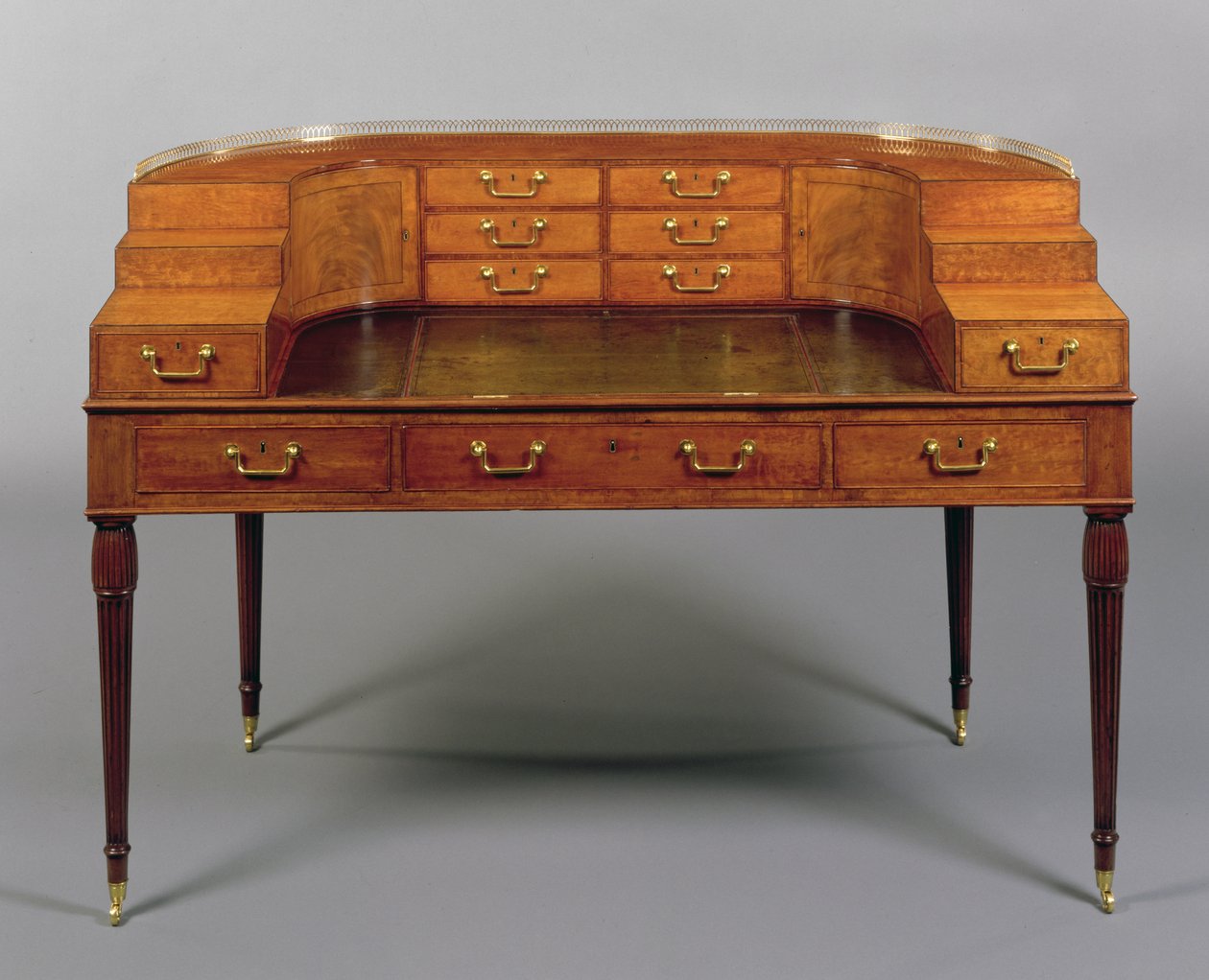Egy George III Carlton House Desk, 1800 körül (fa) alkotó: English School