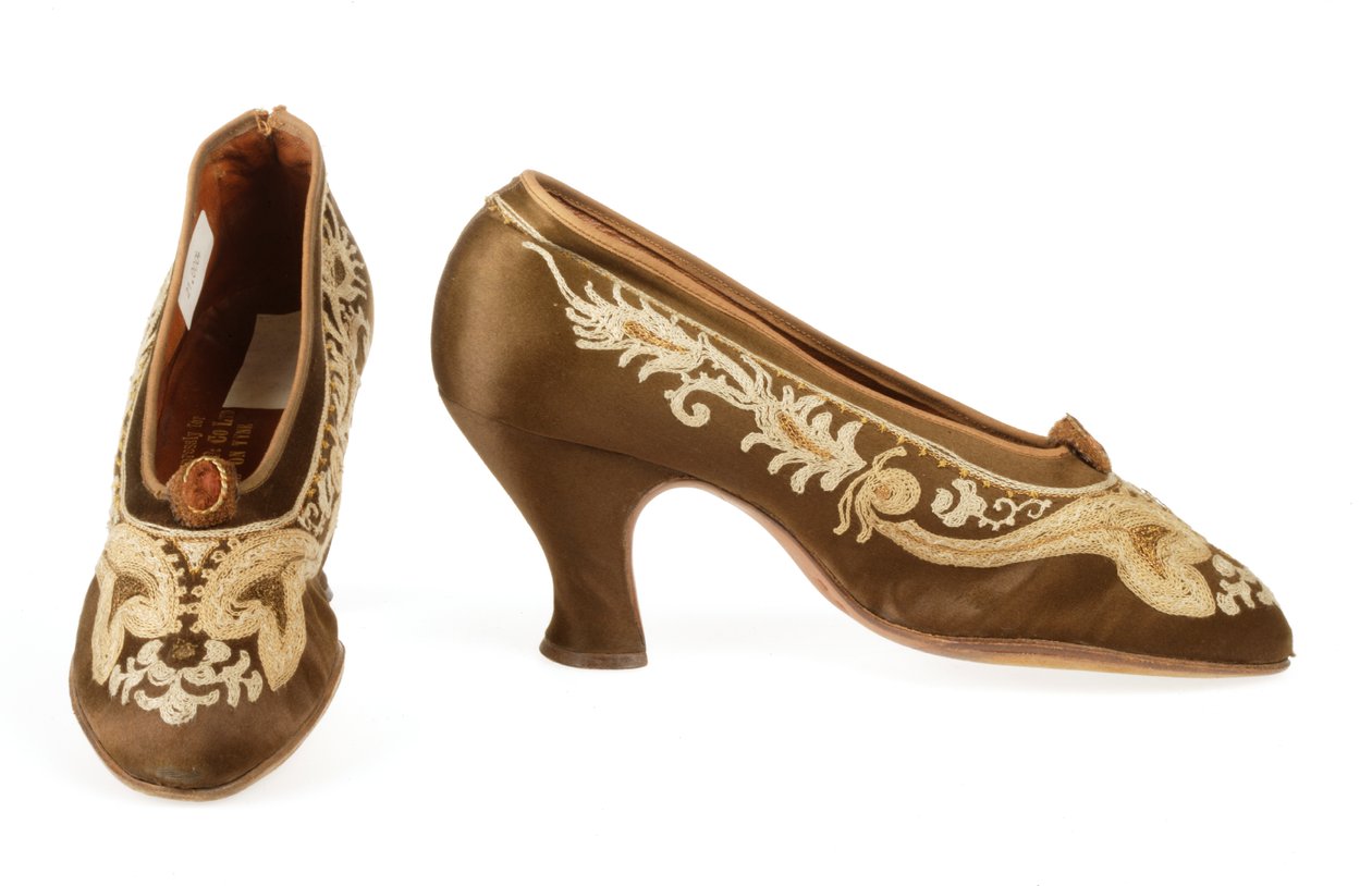 Bainbridge and Co. Court Shoe alkotó: English School