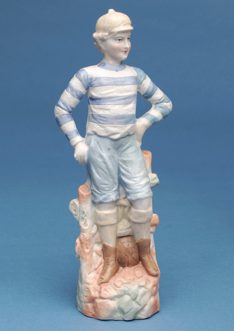 Fiú focista figura kék-fehér csíkos készletben, 1890-es évek (kerámia) alkotó: English School