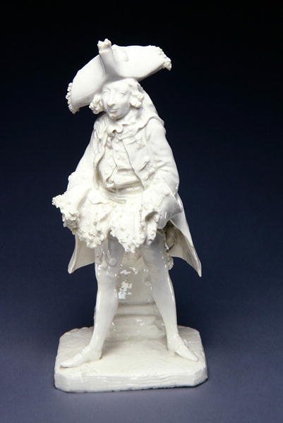 Henry Woodward íjfigurája, mint „The Fine Gentleman” a „Lethe” bohózatból, Charles Mosley metszete nyomán, 1750 körül (fehér porcelán) (a párért lásd: 282906) alkotó: English School