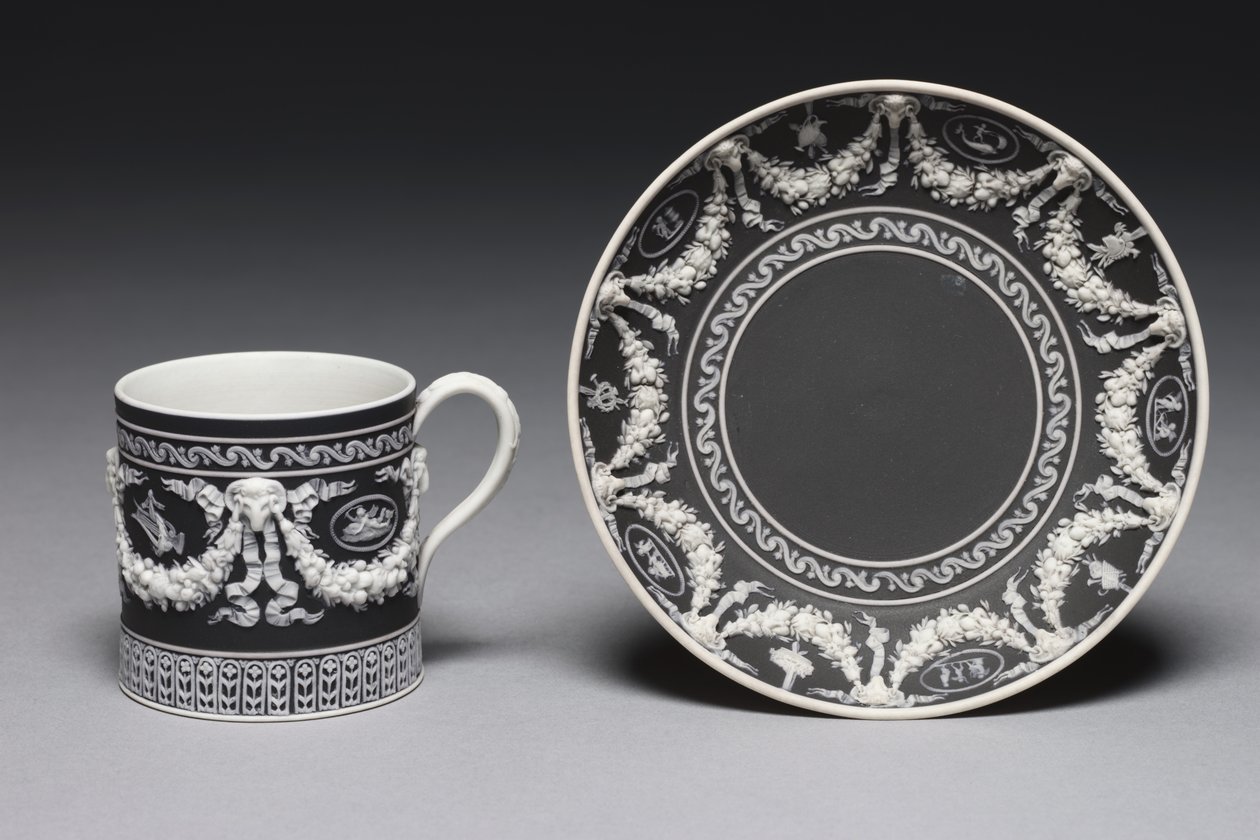 Csésze és csészealj, tervezte és készítette a Wedgwood Factory, 1790 körül alkotó: English School