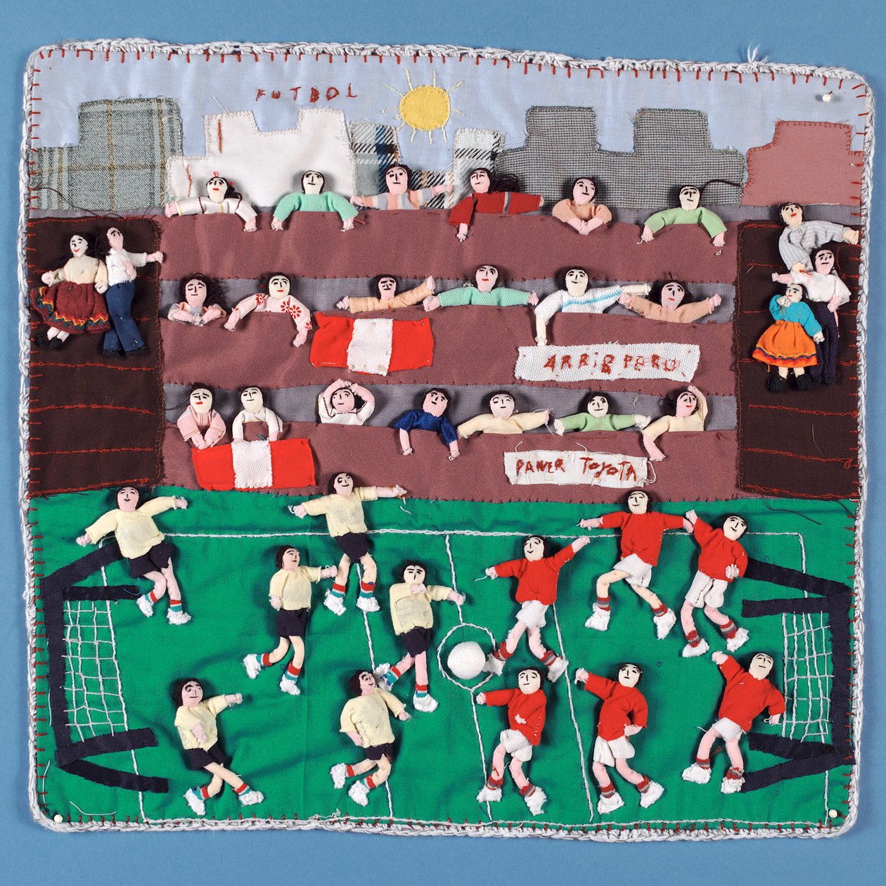 Szövetkollázs egy perui futballmérkőzésről (textil) alkotó: English School
