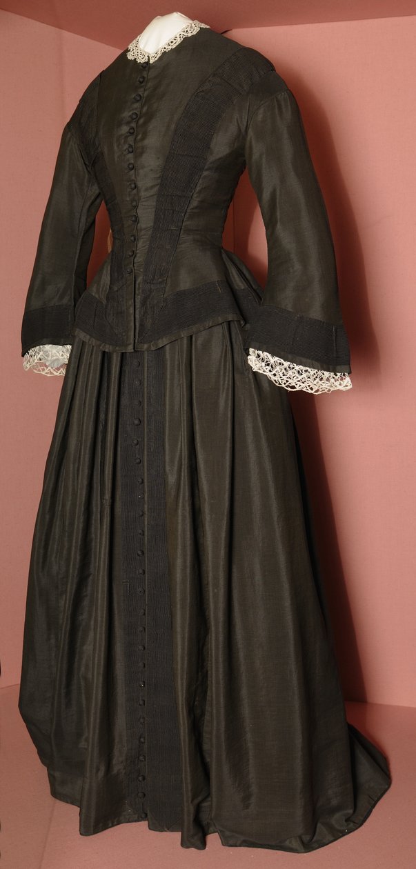 Florence Nightingales fekete míder és hozzáillő szoknya, 1870 körül (fekete selyem) alkotó: English School