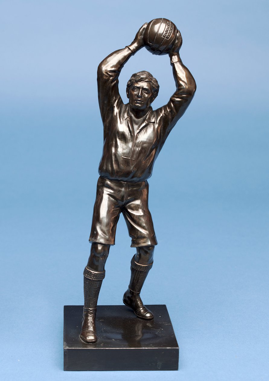 Labdarúgó, egy órakészlet része (festett spelter) (lásd még: 315475 és 315476 -315477) alkotó: English School