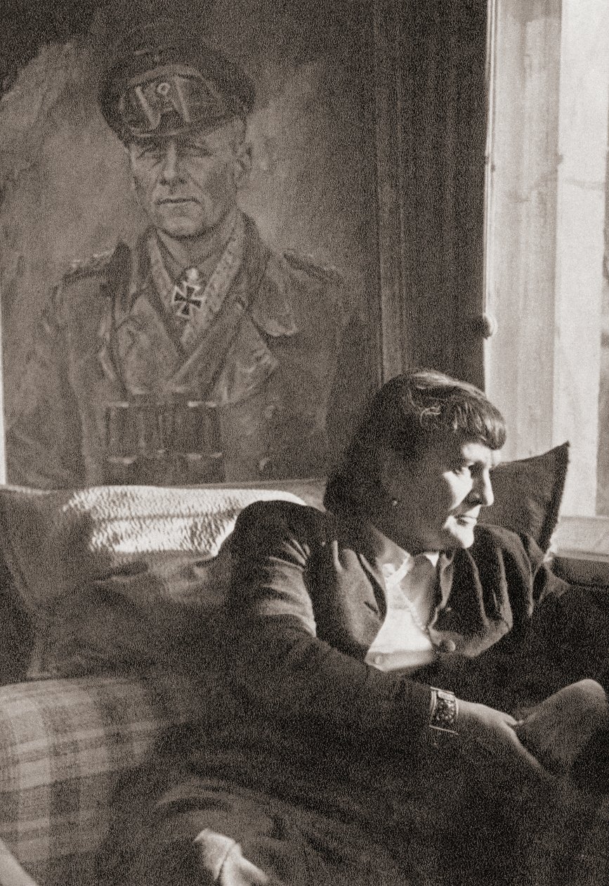 Frau Rommel alkotó: English School