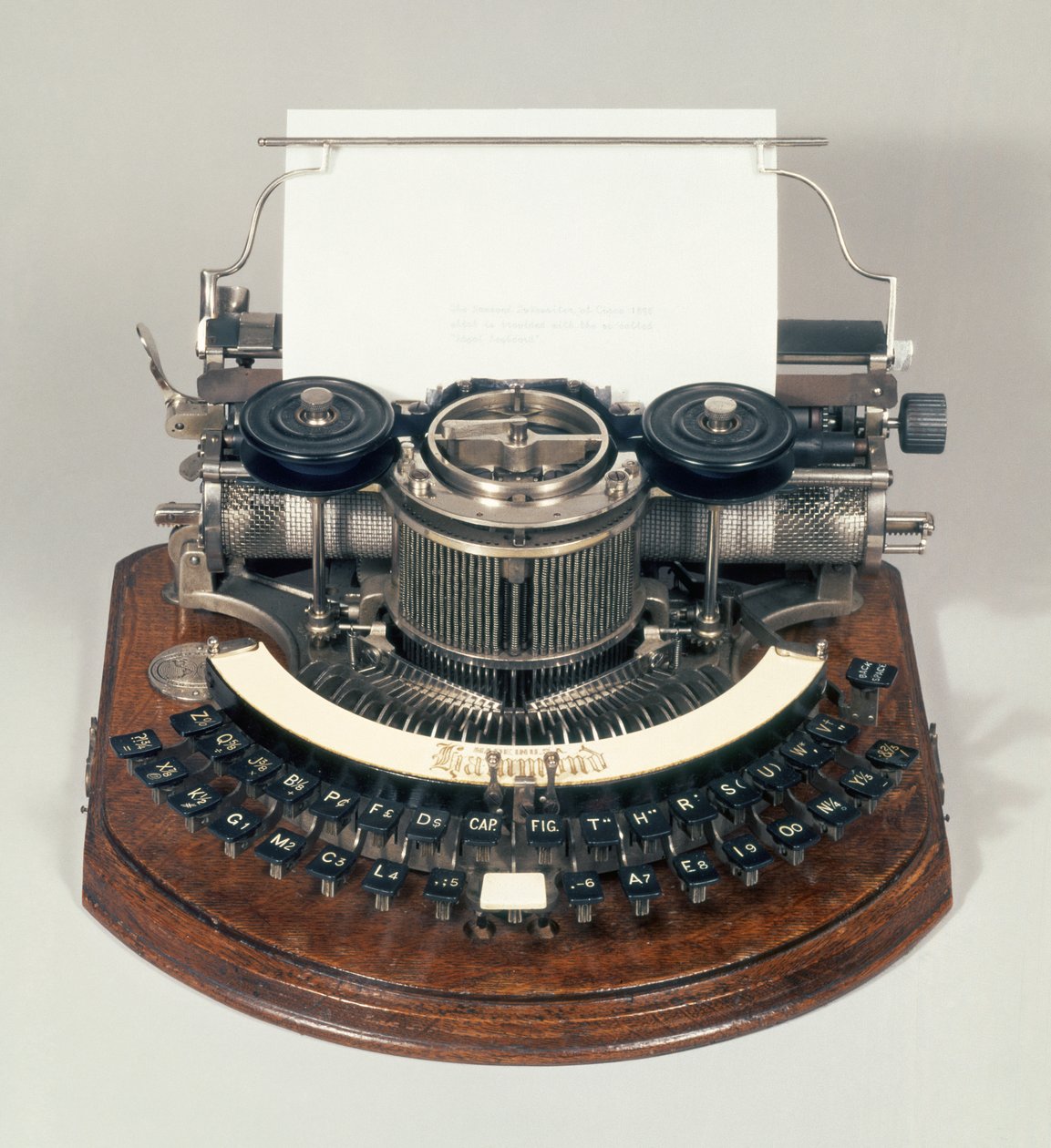 Hammond írógép, ideális billentyűzettel, 1895 körül alkotó: English School