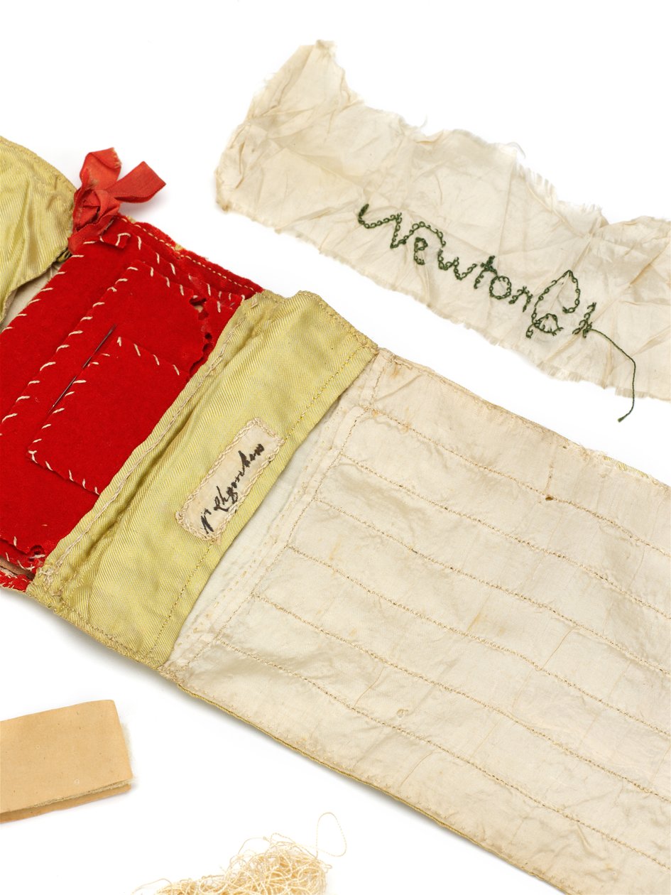 Háziasszony varrókészlet (textil) alkotó: English School