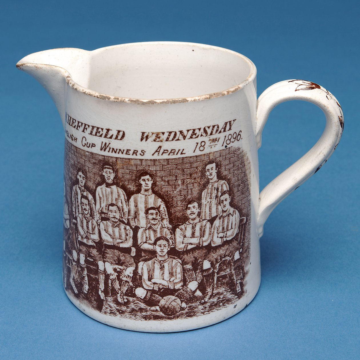 Sheffield Wednesday csapatával díszített kancsó, 1896 (kerámia) alkotó: English School