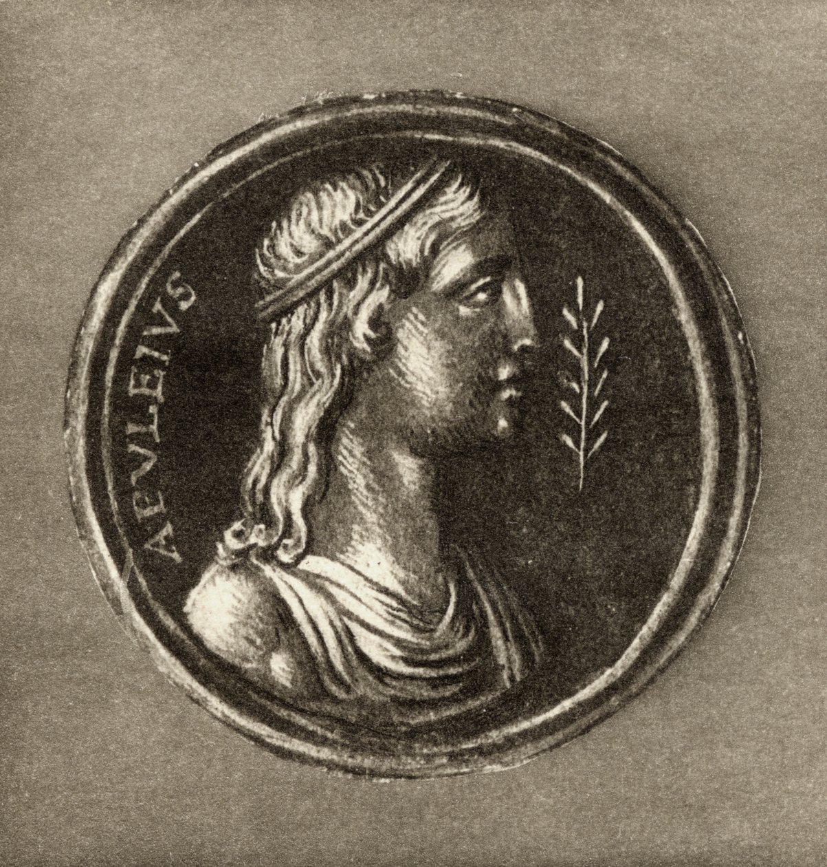 Lucius Apuleius (Kr. u. 124-kb. 180 körül), az előlaptól az 1903-ban megjelent Lucius Apulieius Ámor és psziché történetéig alkotó: English School