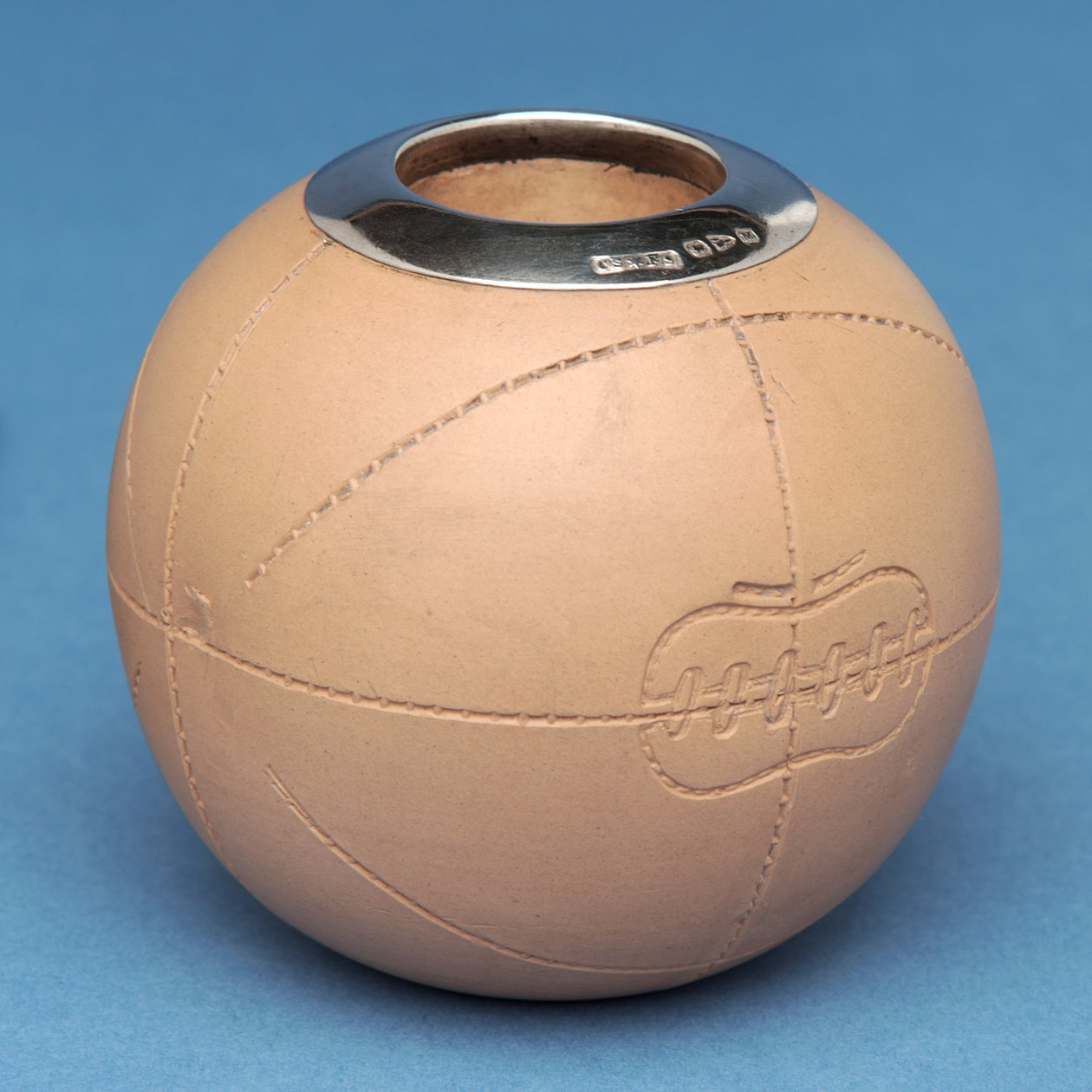 Futball formájú gyufatartó, Doulton & Co., Lambeth (kerámia) alkotó: English School
