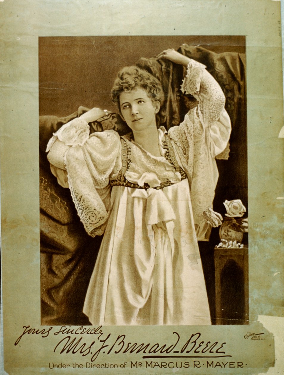 Mrs. J Bernard Beere alkotó: English School