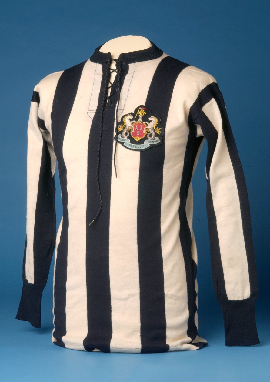 Newcastle United mez az 1911-es FA-világbajnokság döntőjéből, 1911 (pamut) alkotó: English School