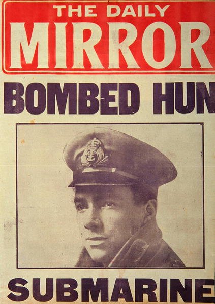 Újságárus standlap a „The Daily Mirror”-hoz (nyomtatott) alkotó: English School