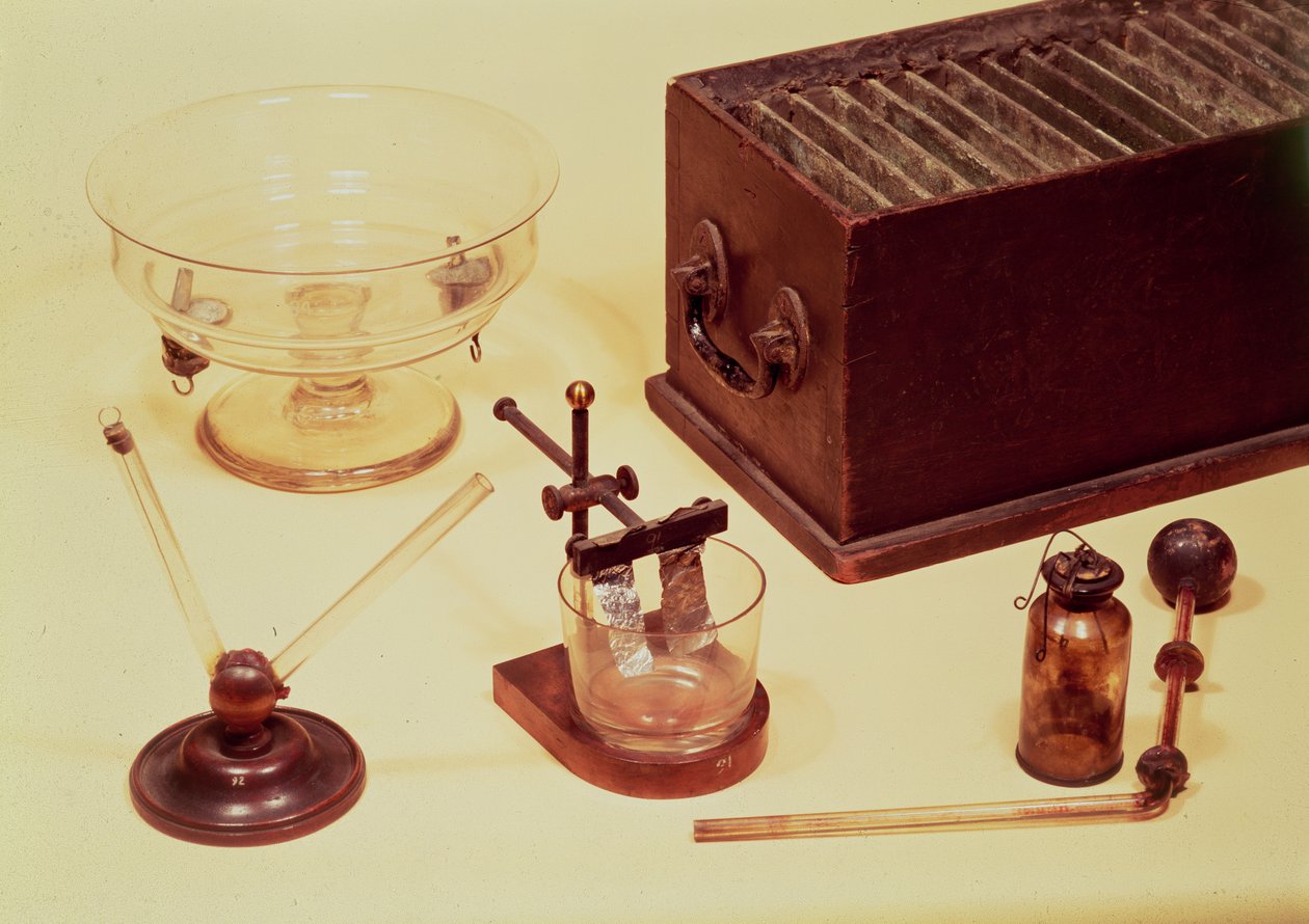 Eredeti berendezés, amelyet Sir Humphry Davy (1778-1829) használt elektrokémiai kísérletében, a 19. század elején alkotó: English School