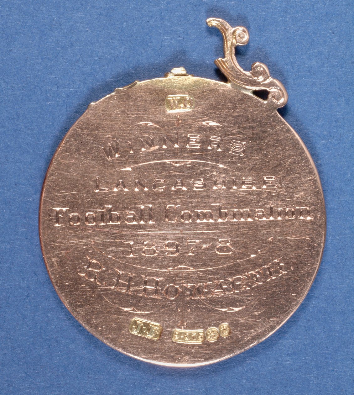 A Preston North End Football Club érem hátlapja, 1897-98 (fém) (lásd még: 315000) alkotó: English School