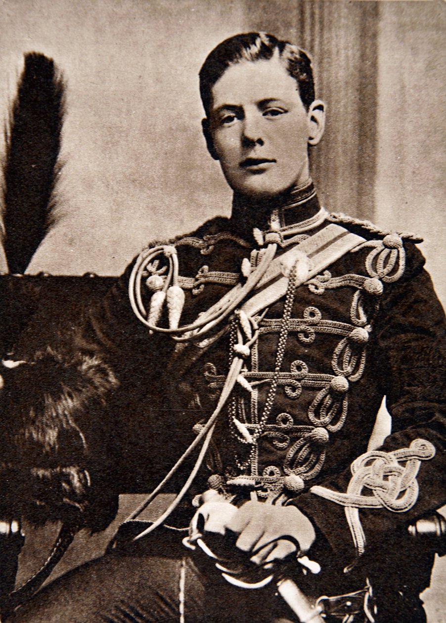 Sir Winston Churchill a 4. huszár hadnagyaként 1895-ben (fotómélység) alkotó: English School