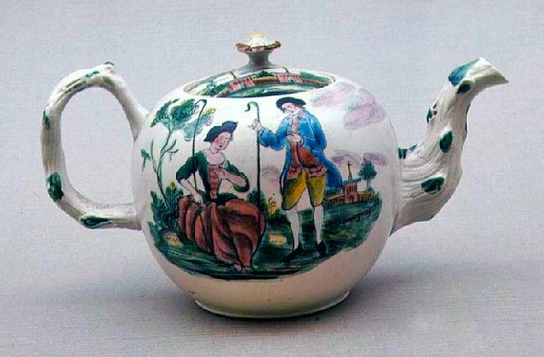 Staffordshire-i sómázas teáskanna famille rose díszítéssel, 1770 körül (kerámia) alkotó: English School