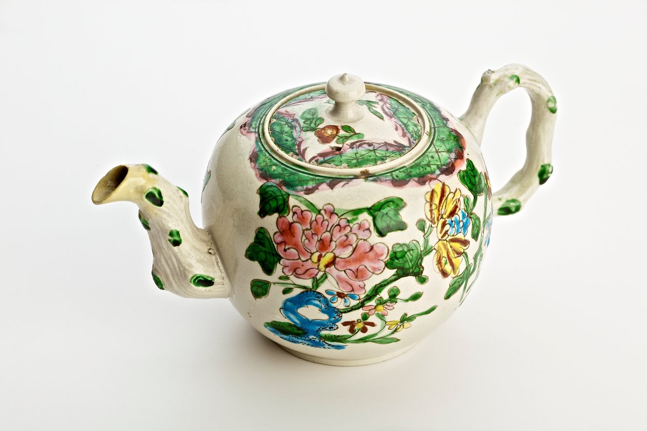 Staffordshire teáskanna krizantém díszítéssel, 1760 (sómázas cserépedény) alkotó: English School