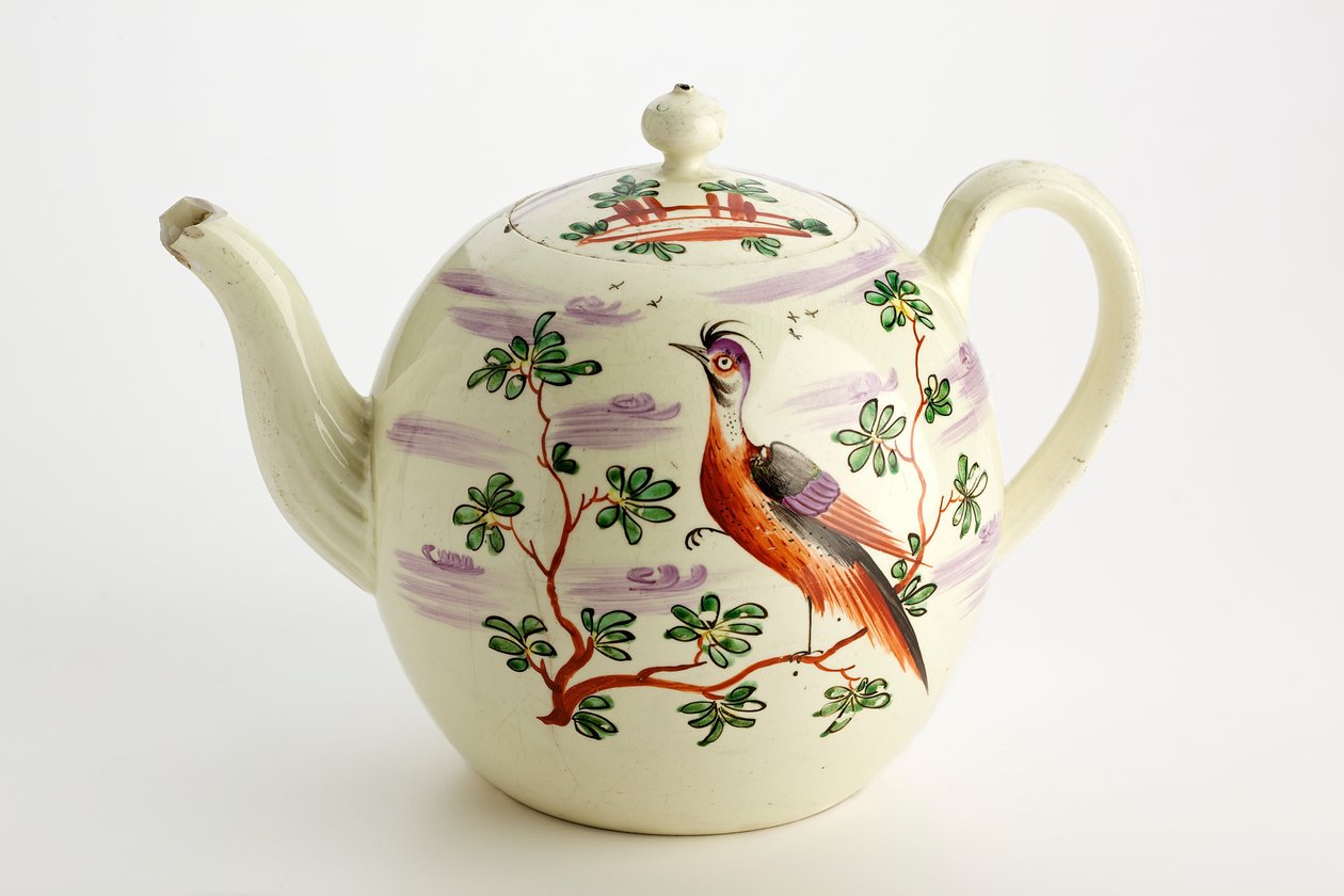 Staffordshire teáskanna egzotikus madárral díszítve és fák között épült, kb. 1765-75 (krémedény) alkotó: English School