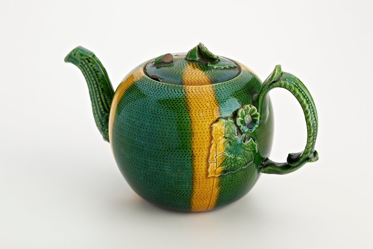 Staffordshire teáskanna ráknyéllel és kifolyóval, 1750 (ólommázas cserépedény) alkotó: English School