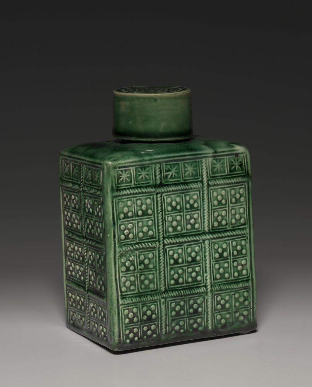 Tea Caddy fedővel, Staffordshire-i gyár, 1750-1800 körül alkotó: English School