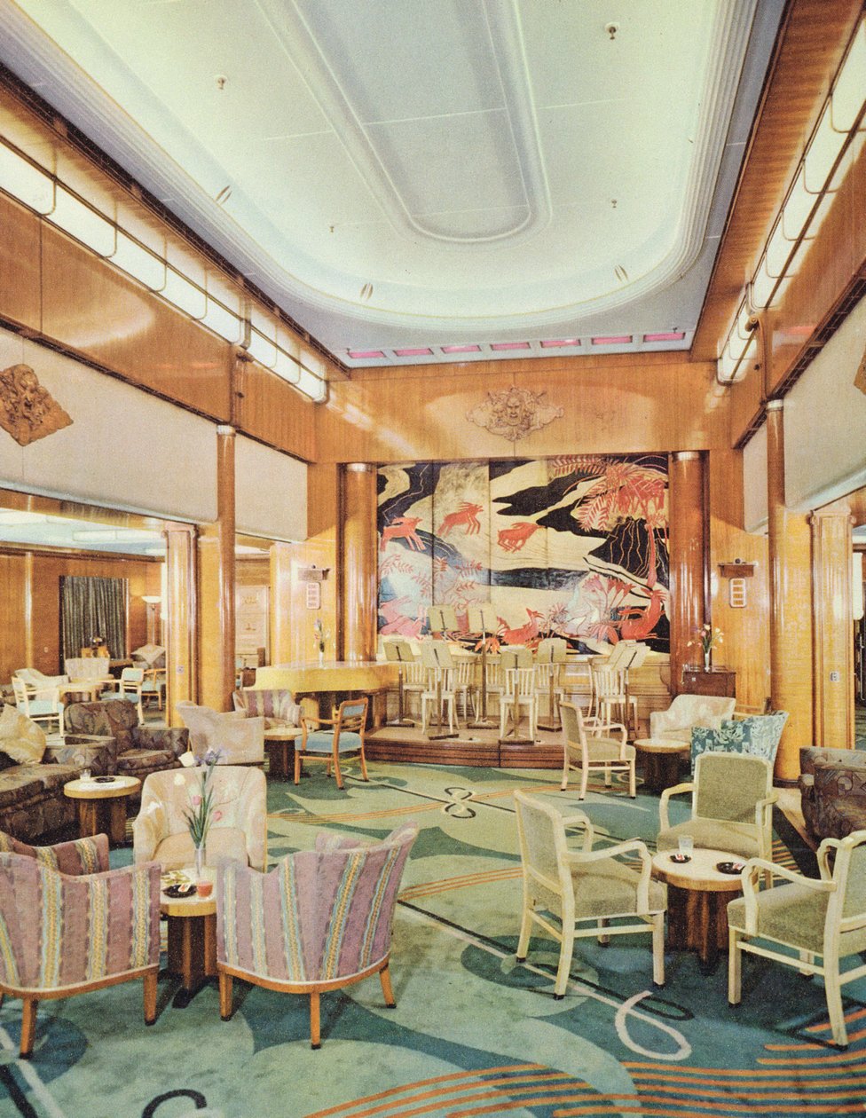 A nagyterem az RMS Mauretania fedélzetén alkotó: English School