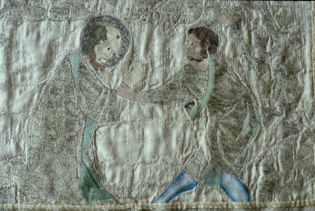 Egy szent mártíromsága, részlet a Steeple Aston Cope homlokzatáról, 1340-es évek (ezüst-aranyozott cérna és színes selyem őzbarna selyem twillen) alkotó: English School