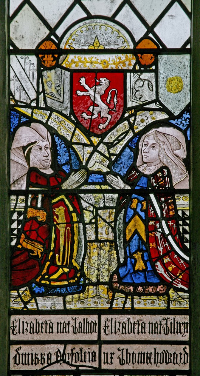 A W1 ablak Elizabeth Talbotot, Norfolk hercegnőjét és Elizabeth Tilneyt, Surrey grófnőjét ábrázolja a Mowbray család címerével. alkotó: English School