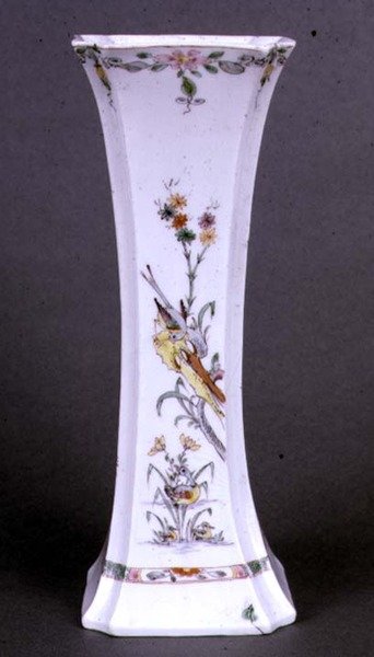 Kakiemon színekre festett kiszélesedő alakú worcesteri váza, 1750 körül (kerámia) alkotó: English School