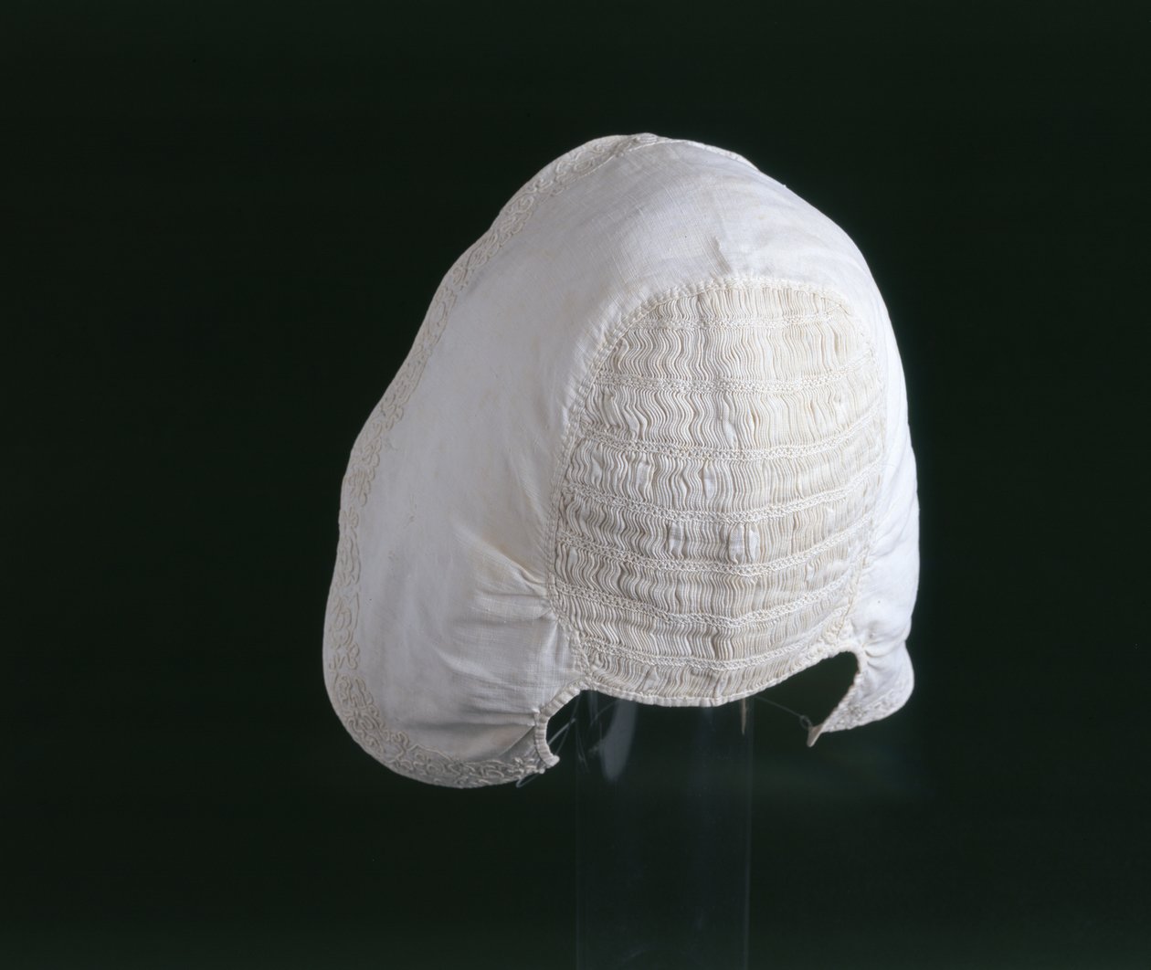 Gyermeksapka, 17. század közepe (textil) alkotó: English School